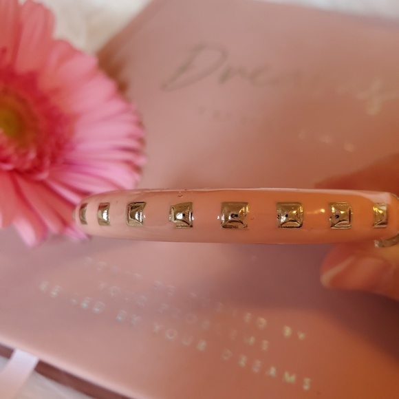 Beautiful Peach Bangle - Picture 4 of 4